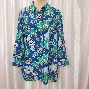 56. Banana Republic Blue Floral Split Back Blouse – Size Large